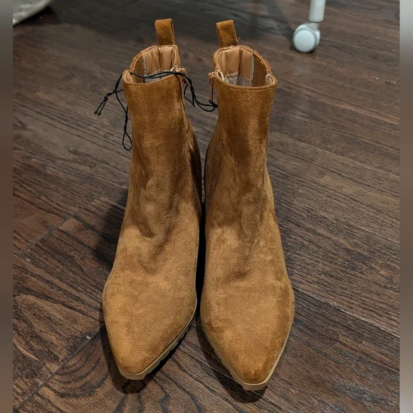 NWOB Maurices Alexa Brown Lug Ankle Boot - Picture 5 of 10